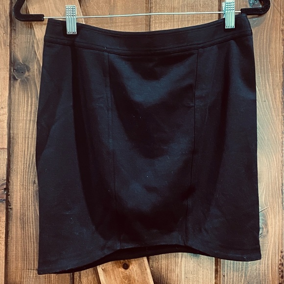Helmut Lang Dresses & Skirts - Helmut Lang (4, S) black pencil skirt